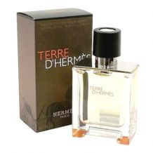 Hermes Terre d'Hermes-это замечательный выбор для зрелых совершенно мужчин, Изысканный парфюм, станет идеальным решением для постоянного использования, и  немаловажно, спустя  период времени, не надоест своему хозяину. В такие ароматы можно влюбиться  навсегда. Лёгок и неповторим-Hermes Terre d'Hermes
